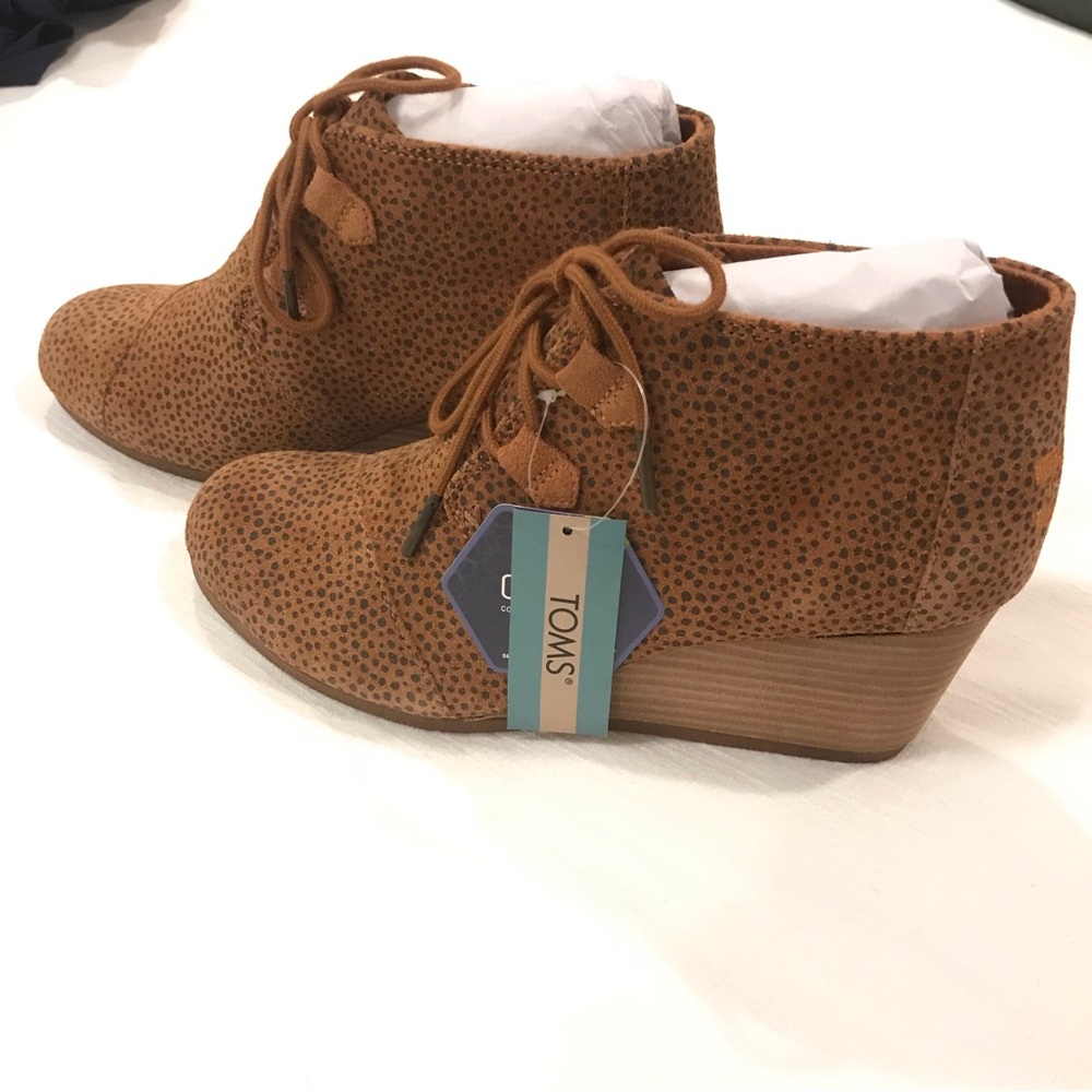 Toms Tan Mini Cheeta Suede Booties Size 9